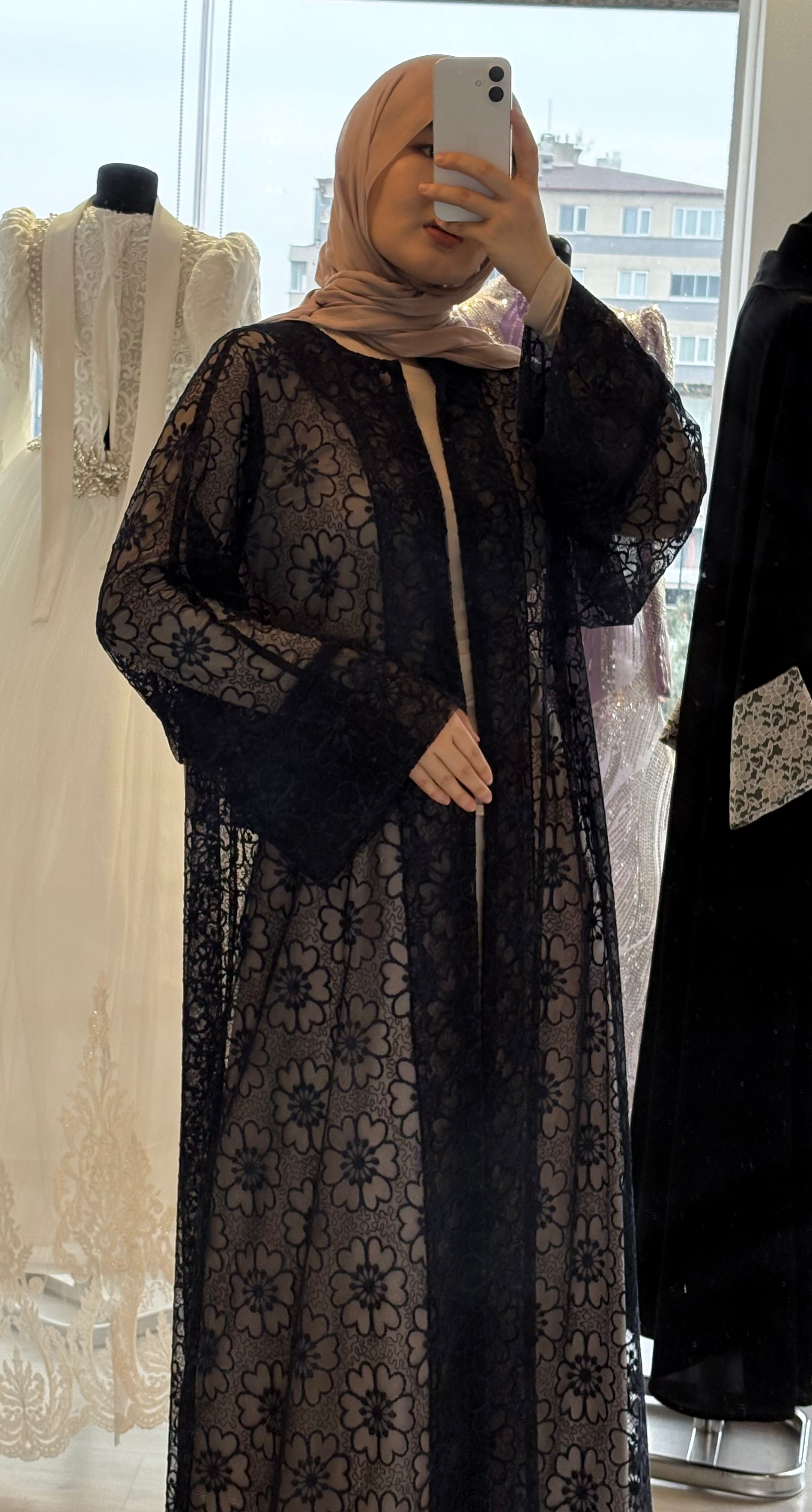 Efza model Abaya