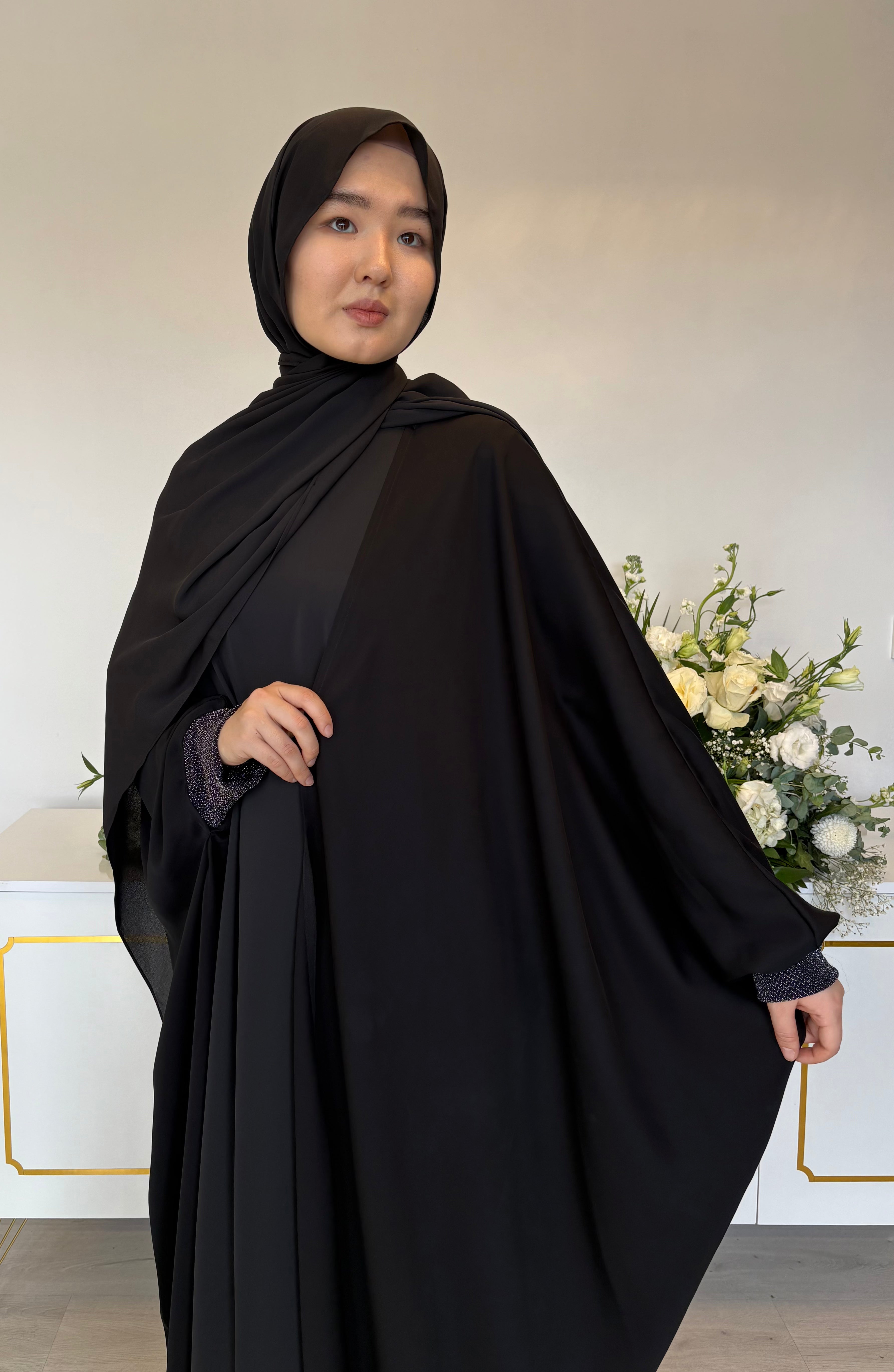 Laura model Abaya