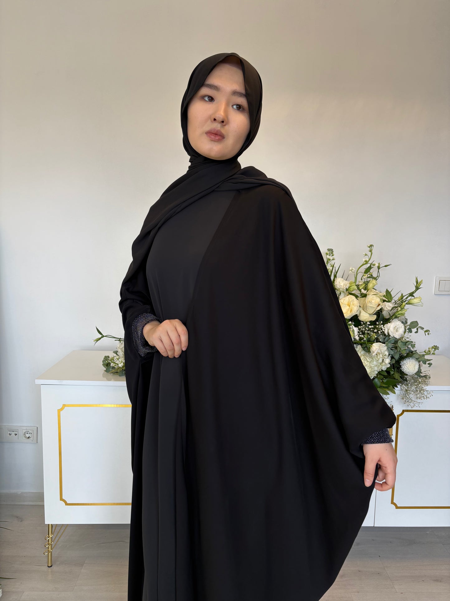 Laura model Abaya