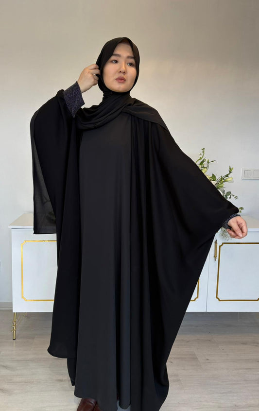 Laura model Abaya